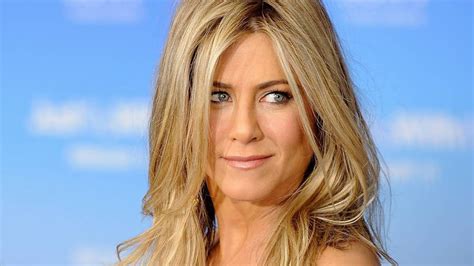 jennifer aniston topless nude|Jennifer Aniston poses topless in jaw